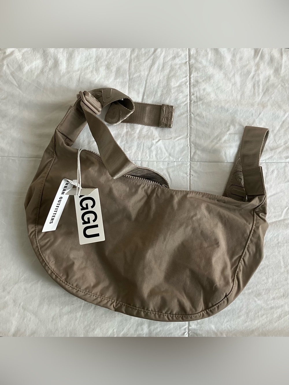 BAGGU 🕊️ Medium Crescent – Dove